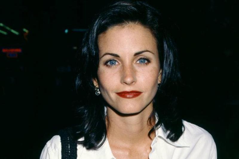 Courteney Cox, Friends&#039; Sweetheart 53